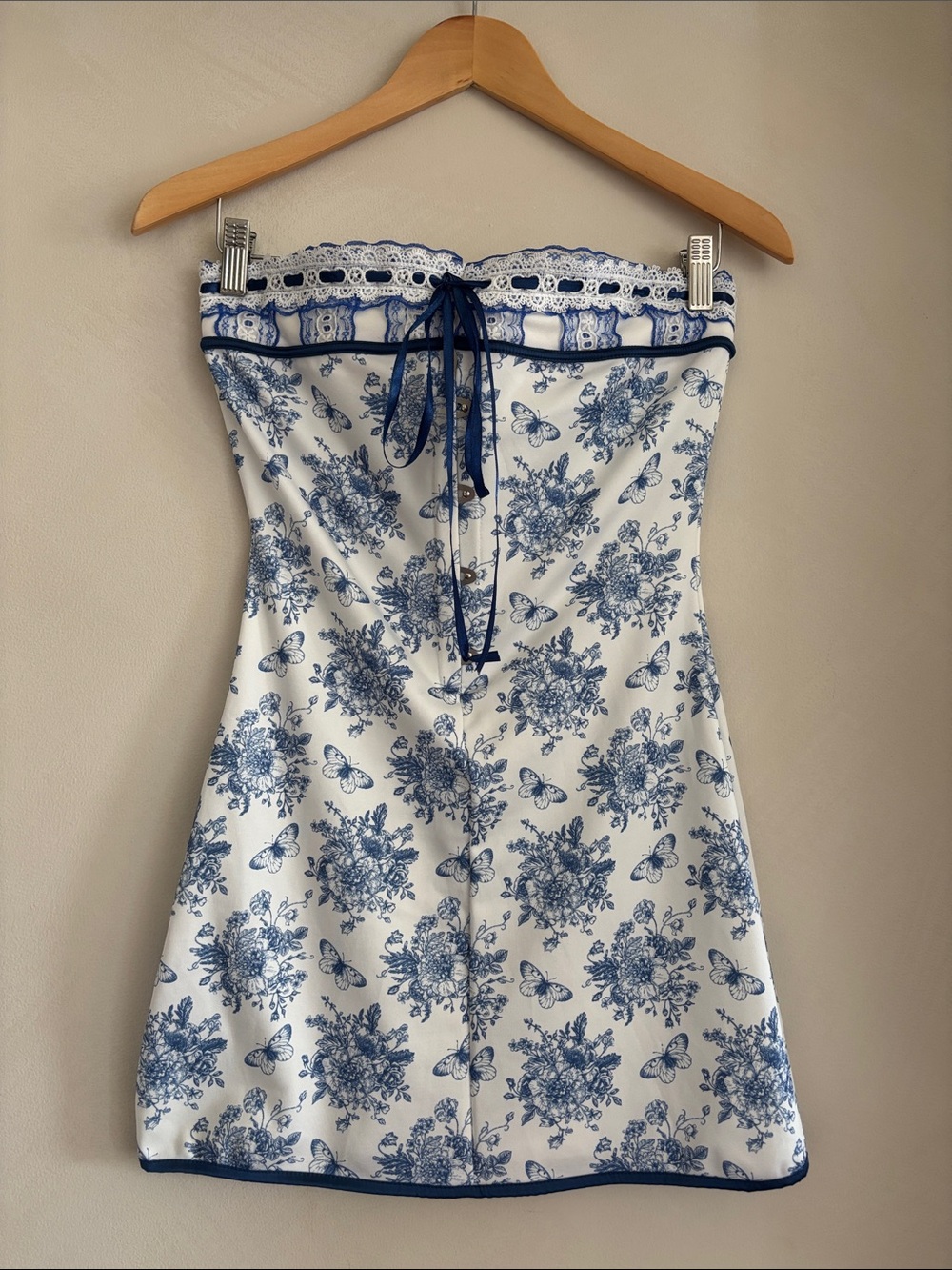 With Jean Blue and White Strapless Mini Dress. Tag was cut out. Fits XS/S